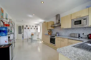 Luxury 3 bedroom apartment - Image 3