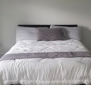 Newly renovated, fully furnished cozy home - Image 4