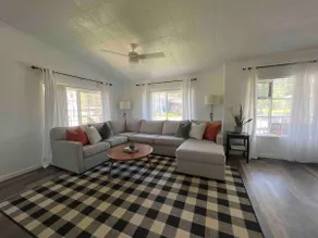 Lakefront Getaway w/Saltwater Hot Tub, privateDock - Image 4
