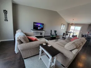 Large 3 bath home near Scheels Arena! Room for all - Image 4