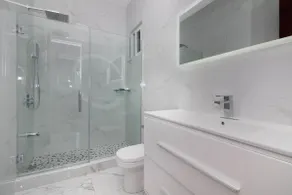 Luxurious 1-Bedroom Apartment in Heart of Kingston - Image 3