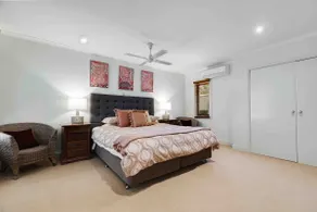 Spacious two bedroom house with outdoor spa - Image 2