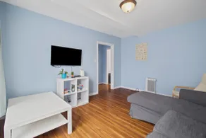 Easy living next to Victoria Park in Old West End - Image 2