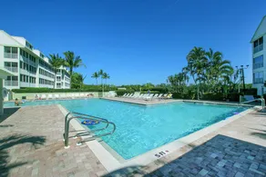 Your Bayfront Getaway! 3 Bedroom / 3 Bath Villa & - Image 4