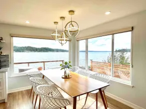 Modern Beachfront Cabin with Hot Tub and Kayaks - Image 5