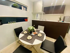 Classy 3 story vacation house with free parking - Image 2