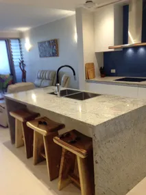 Spacious, luxury apartment with ocean frontage. - Image 2