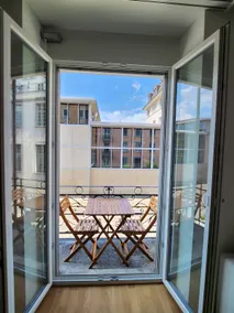 Apt 2B: Central Location: Spacious 2-BR Apartment - Image 4
