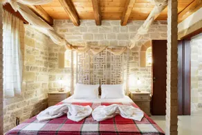 Hectoras Villa in Plaka BY APOKORONAS-VILLAS - Image 2