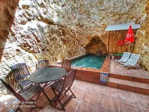 Town House with Private Pool in Village Centre - Image 3