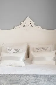 Newly Renovated, Chic Apartment Near Santa Catalina - Image 3