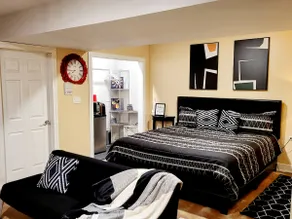 Comfy/Private Entry & Bath/Free Parking - Win Win! - Image 2