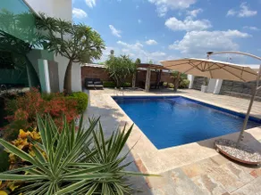 House with a swimming pool, 10 minutes from downtown - Image 5