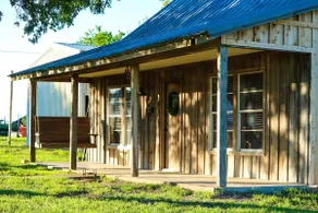 Red Deer Lodge HiBanks Ranch 12 minutes from Magnolia Silos - Image 2