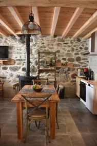 Lou's barn - Image 3