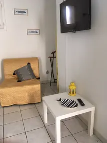 Superb modern studio in typical neighborhood - Image 4