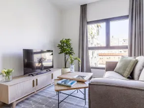 GYA - Spacious & Elegant in Salamanca Neighborhood - Image 2