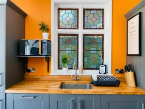 Luxury 2 bed Apartment-Golden Triangle w/ Parking - Image 5
