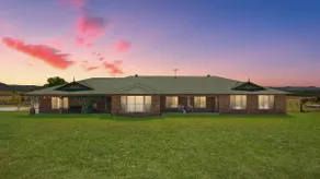 'Edenview' - 6 BR Hunter Valley Farm Stay on 5 Acres / Group Getaway - Image 2