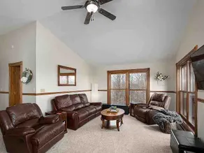Cedar Hill Retreat, King Bed, 108 Acres of Privacy - Image 4