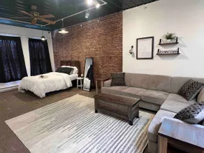 Studio Apt in the Village - Image 4