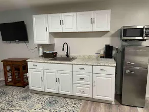 Lakeshore Escape Studio Apartment - Image 4
