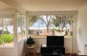 Hobart Beach Front Cottage - Image 2