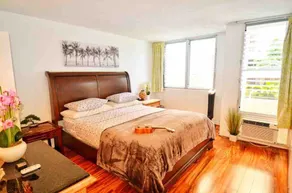 Spacious & Stylish Retreat in Prime Location - Image 4