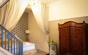 Living in the townhouse - Image 5