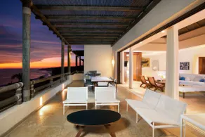 Beachfront 5BR penthouse: Chef, Pool @veneros mita - Image 5