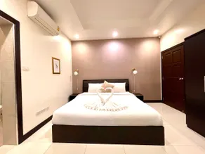 Pratumnak 6: 4BR Pool Villa with Jacuzzi Pattaya - Image 5