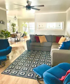 The 3C: Cozy, Cyclists, Citrus urban retreat. - Image 2