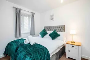 Stunning 3BR house in Basildon - Image 2