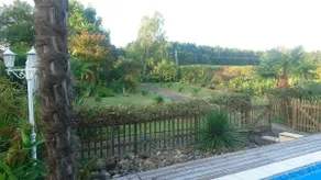 Charming house with pool and wooded park - Image 4