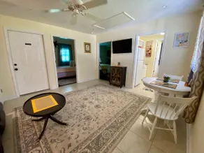 2 bedroom Guest House (On Retired Horse Farm) - Image 2