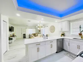 Bright & Airy 2bed 2bath home near downtown/Weekly and monthly discounts! - Image 5