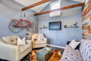 Hillcrest Hideaway - Image 2