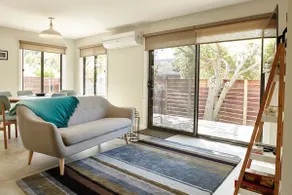 Cuballa - Just a few minutes flat  walk to town & the river .Modern clean house - Image 2