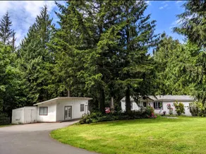 •Cozy PNW Getaway • Sleeps 8• - Image 2