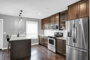 Spacious gem near RCMP. Walk to stadium! - Image 3