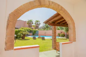 Villa with swimming pool 50 meters from the sea - Image 3