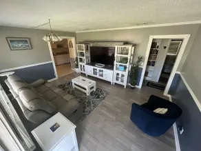 Comfy 3 bedroom house with hot tub and game room. - Image 2