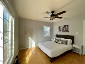 Sweet Boutique 2BEDRMs 1BATH house with Huge Backyard - Image 4