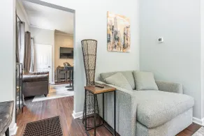 Luxurious 1-bedroom with Free Parking - Image 4