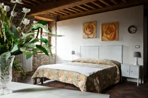 House with pool in the hills of Parma - Image 2