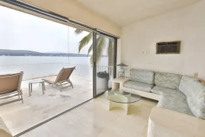 7BR Impressive LAKE house with pool CLEANING and cook included - Image 4
