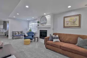 Entire home with basement, sleeps 12+ - Image 3