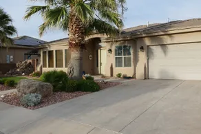 PRIVATE HOME & FENCED POOL, TV/GAME RM, PLAY-SET - Image 3