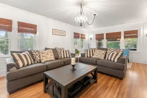 Gorgeous Downtown Bungalow, Walk Everywhere!!! - Image 3