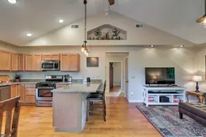 Luxury lakefront apartment and private pool! Pool open Memorial Day - Labor Day. - Image 3